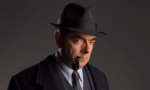 Rowan Atkinson trong tạo hình thám tử. Rowan Atkinson trong tạo hình thám tử.
