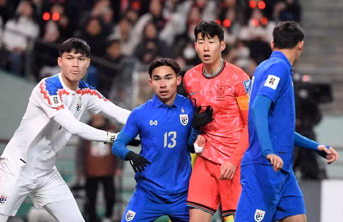 Thái Lan xuất sắc cầm hoà Hàn Quốc 1-1 trên sân Seoul World Cup hôm 21/3. Thái Lan xuất sắc cầm hoà Hàn Quốc 1-1 trên sân Seoul World Cup hôm 21/3.