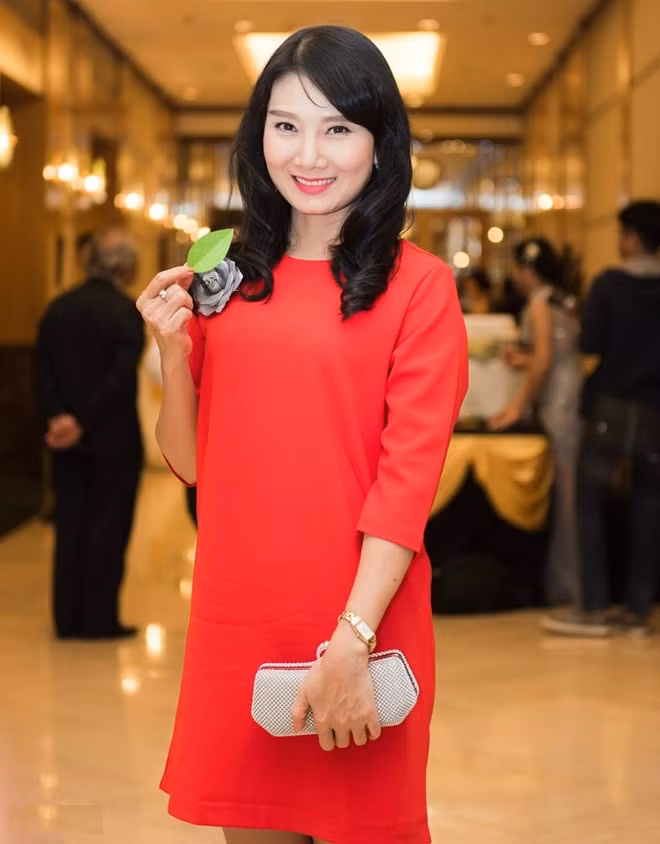 Lan Khuê cùng dàn sao tới dự tiệc cưới MC Hồng Phượng