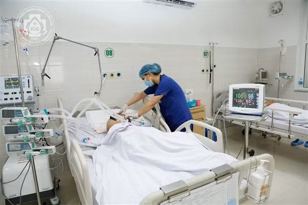 Bệnh nhân tại Viện Lâm sàng các Bệnh truyền nhiễm, Bệnh viện Trung ương Quân đội 108. Ảnh: BVCC.