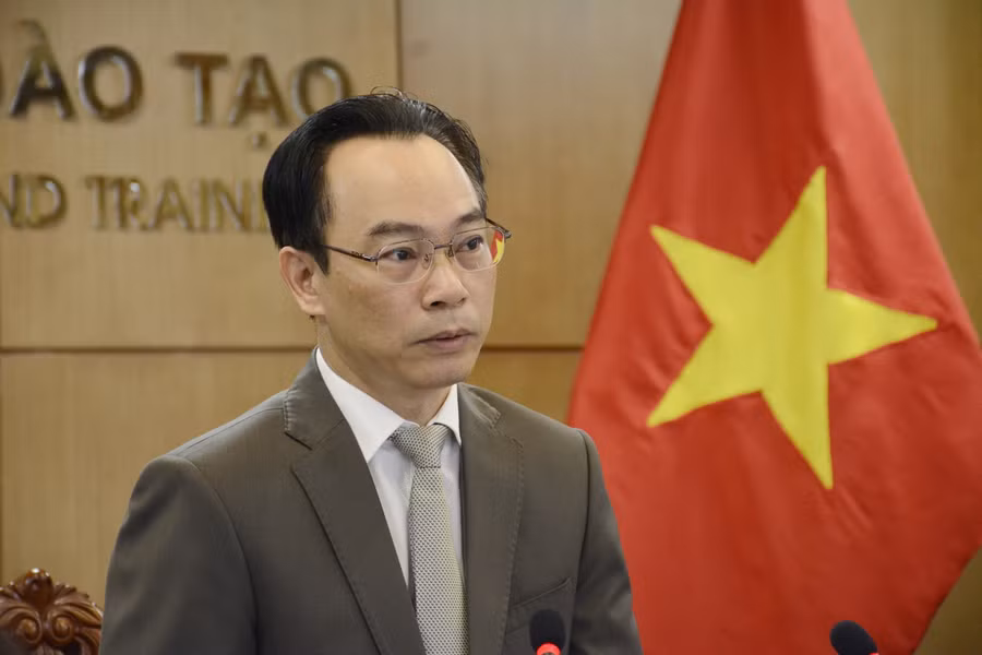 Thứ trưởng Bộ GD&ĐT Hoàng Minh Sơn phát biểu tại hội nghị.