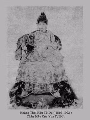 Ảnh chụp chân dung Hoàng thái hậu Từ Dụ. Ảnh chụp chân dung Hoàng thái hậu Từ Dụ.