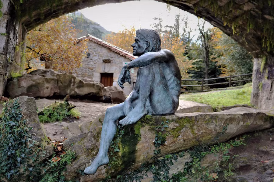 Tượng Người cá đặt ở Lierganes, Cantabria gợi nhớ một truyền thuyết của địa phương.