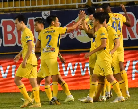 Cầu thủ Hoàng Anh Gia Lai vui mừng đã có chiến thắng quan trọng trước Nam Định ở vòng 23 V.League 2022.