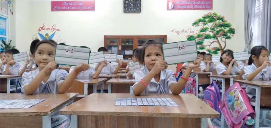 HS lớp 1 hào hứng trong từng tiết học. Ảnh: Đức Trí