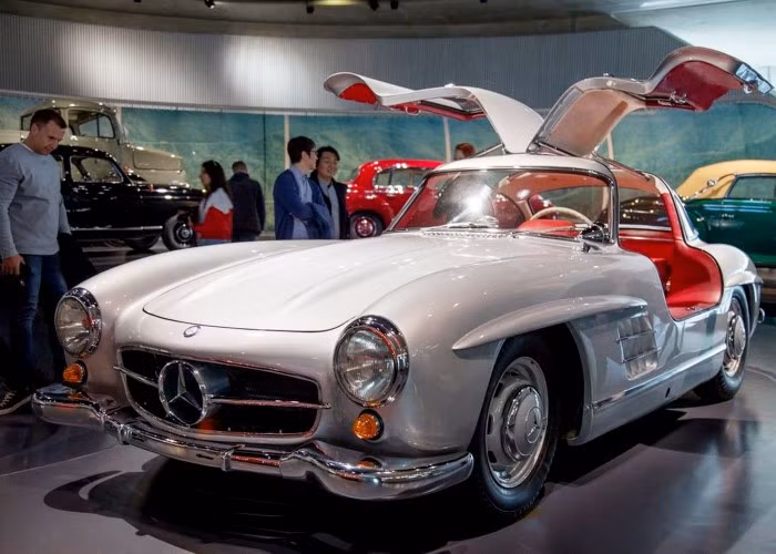Xe Mercedes-Benz.