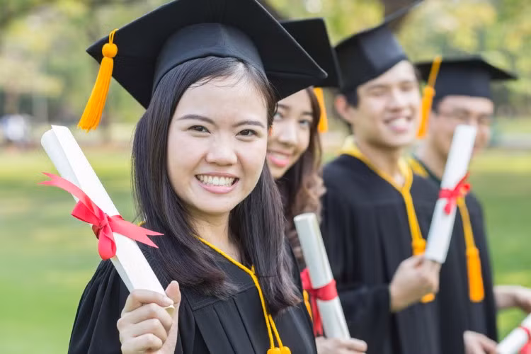 Sinh viên châu Á ít quan tâm tới đào tạo sau ĐH học ngành KHCN trong nước.