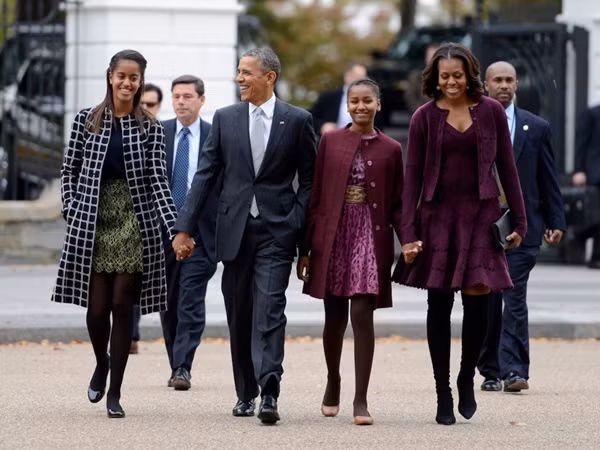 Hé lộ thu nhập “khủng” từ công việc ít ai biết tới của gia đình cựu Tổng thống Obama 