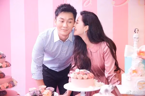 pham bang bang va ly than khong chia tay trong hoa binh: cai nhau to ngay tai cong ty - 2