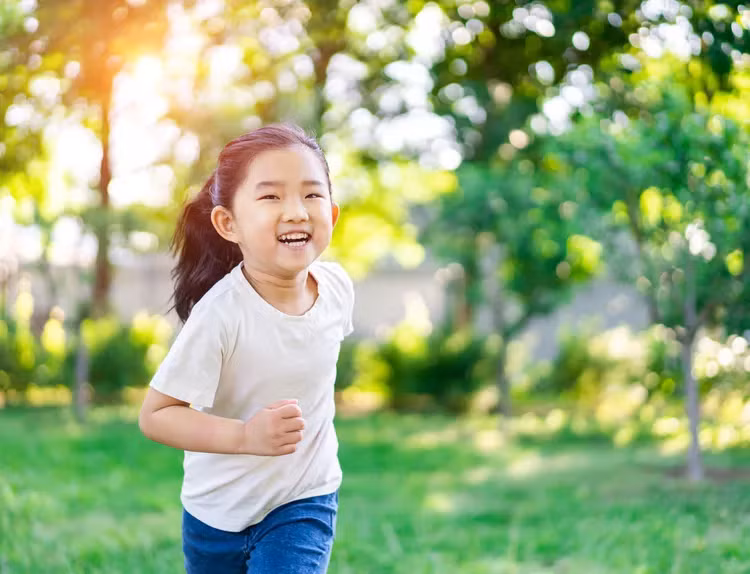 Hoạt động thể chất giúp trẻ đối phó với căng thẳng tốt hơn. Ảnh minh họa.