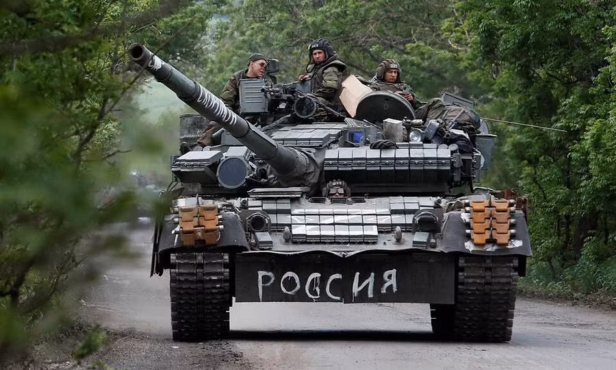 Xe tăng quân đội Nga ở miền đông Ukraine