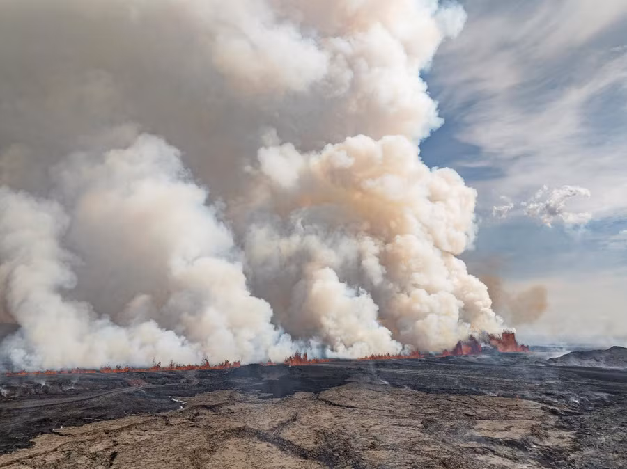 Núi lửa ở Iceland phun những dòng dung nham đỏ, ngày 29/5/2024