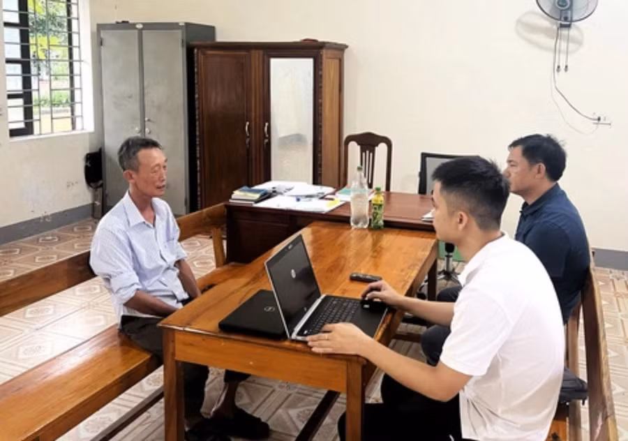 Công an lấy lời khai đối với Hà. (Ảnh: H.A)