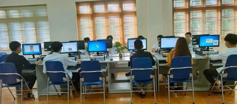 Nhà trường đầu tư cơ sở vật chất khang trang đáp ứng nhu cầu dạy và học. Nhà trường đầu tư cơ sở vật chất khang trang đáp ứng nhu cầu dạy và học.