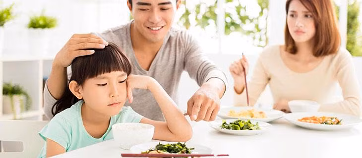 Nhiều trẻ lớn còn tìm nhiều lý do để không phải ăn.