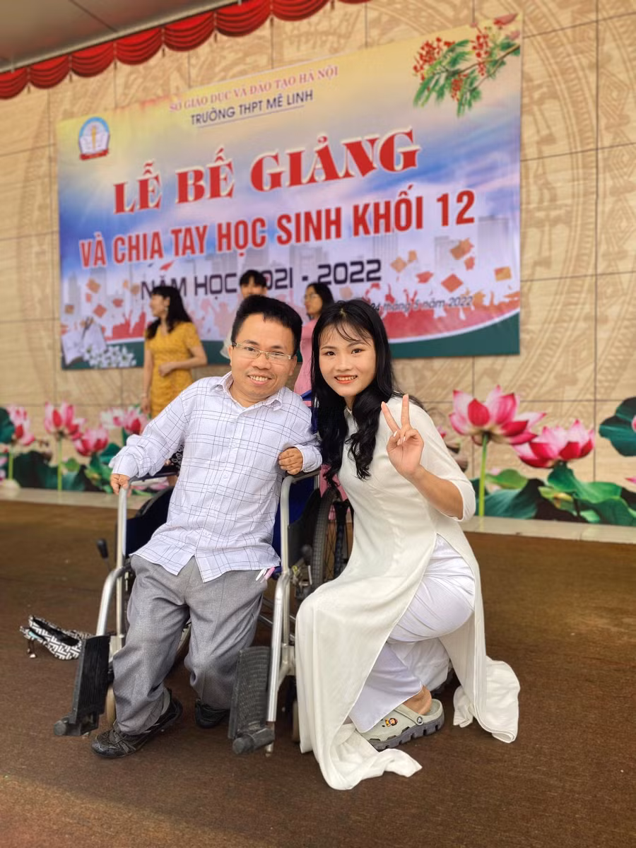 Đối với thầy Đức mỗi ngày được sống, được đến lớp dạy dỗ học trò của mình đã là một ngày vui. Đối với thầy Đức mỗi ngày được sống, được đến lớp dạy dỗ học trò của mình đã là một ngày vui.