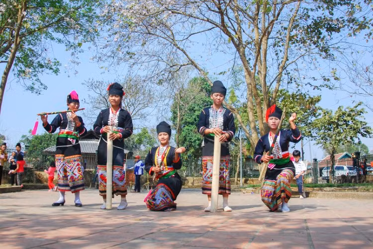 Dung dị như múa Khơ Mú