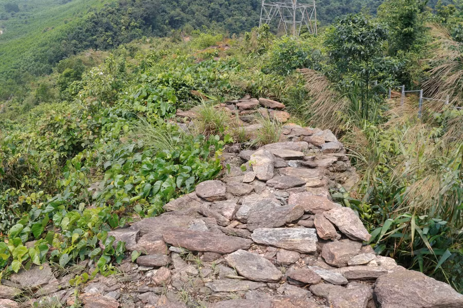 Về mặt kỹ thuật xây dựng thành lũy, người xưa đã tận dụng tuyệt đối lợi thế của tự nhiên, đó là địa hình hiểm trở núi non của dãy Hoành Sơn với độ dốc thẳng đứng về phía Nam để xây lũy.