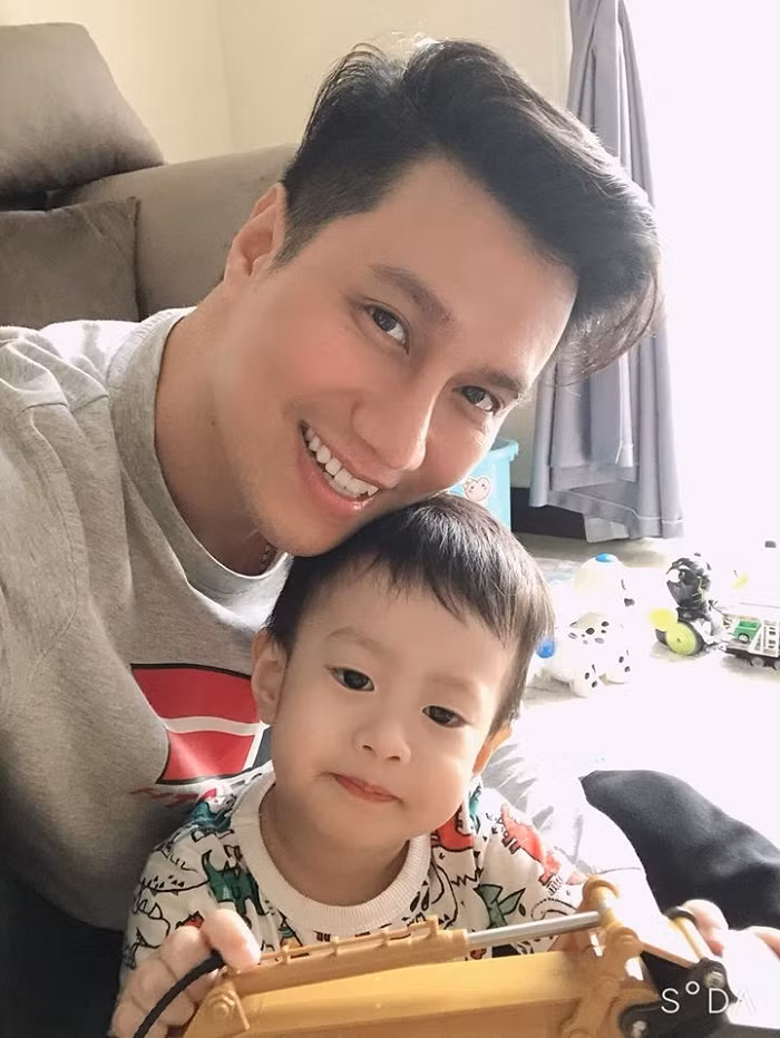 Việt Anh 10 năm chưa gặp lại con gái đầu lòng