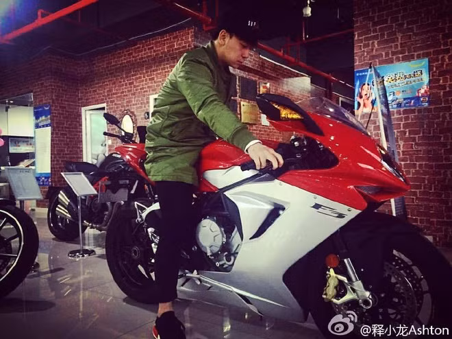 Vi sao Thich Tieu Long song xa hoa du het thoi o tuoi 31? hinh anh 11 