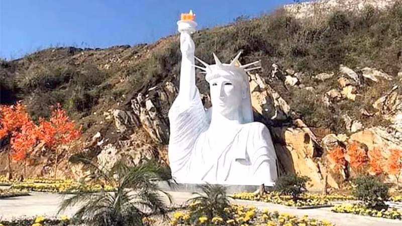 Tượng Nữ thần Tự do “phiên bản lỗi” từng đặt tại Sa Pa (Lào Cai).
