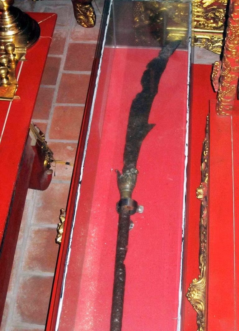 Thanh long đao của Mạc Đăng Dung được tìm thấy tại Xuân Trường (Nam Định). Thanh long đao của Mạc Đăng Dung được tìm thấy tại Xuân Trường (Nam Định).