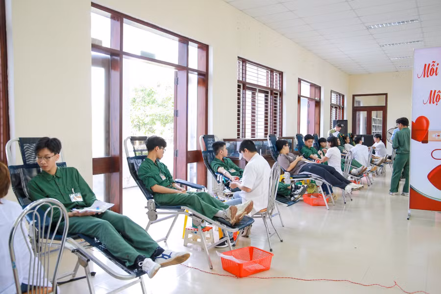 Hiến máu tình nguyện là một hoạt động ý nghĩa và nhân văn. Đây là hoạt động thường niên của Trung tâm Giáo dục quốc phòng và an ninh - ĐH Huế. Hiến máu tình nguyện là một hoạt động ý nghĩa và nhân văn. Đây là hoạt động thường niên của Trung tâm Giáo dục quốc phòng và an ninh - ĐH Huế.