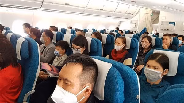 Hành khách được yêu cầu đeo khẩu trang trong suốt hành trình.