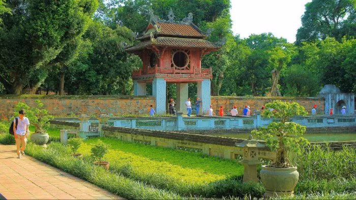 Văn Miếu - Quốc Tử Giám được lập để tôn vinh sự học văn chương. Ảnh: IT.