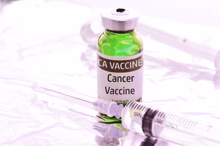 Vắc-xin giúp hệ thống miễn dịch tìm kiếm và tiêu diệt một số khối u tốt hơn.