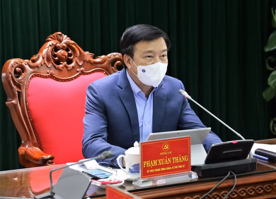 Ông Phạm Xuân Thăng, Ủy viên Trung ương Đảng, Bí thư Tỉnh ủy chủ trì phiên họp Ban Thường vụ Tỉnh ủy Hải Dương ngày 22/2. Ảnh: Bộ Y tế.