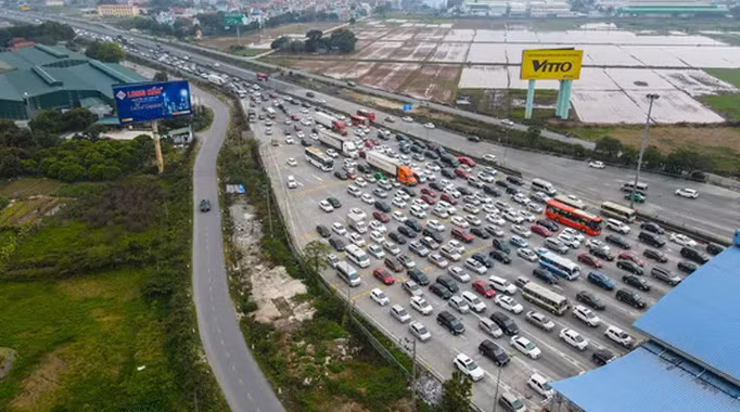 Toàn cảnh cao tốc Hà Nội - Ninh Bình vào chiều 16/2 (mùng 5 Tết Nguyên đán Tân Sửu 2021). Ảnh: NLĐ.