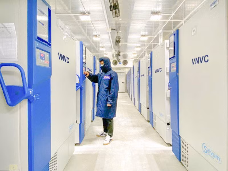 Hệ thống kho lạnh và dây chuyền lạnh đạt chuẩn chính là yếu tố quan trọng hàng đầu trong việc đảm bảo chất lượng vắc xin và sự an toàn, hiệu quả cho người sử dụng. Ảnh: VNVC.