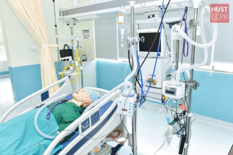 Máy tạo oxy dòng cao của nhóm nghiên cứu Trường ĐH Bách khoa Hà Nội trong quá trình thử nghiệm.