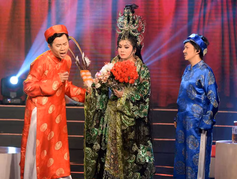 Thụy Mười say rượu, sàm sỡ Tú Sương trong tiểu phẩm hài ảnh 4