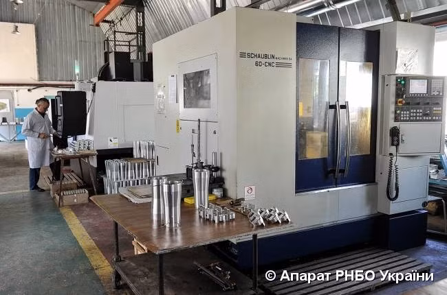 Một số trang thiết bị hiện đại tại phân xưởng sản xuất của Nhà máy Một số trang thiết bị hiện đại tại phân xưởng sản xuất của Nhà máy