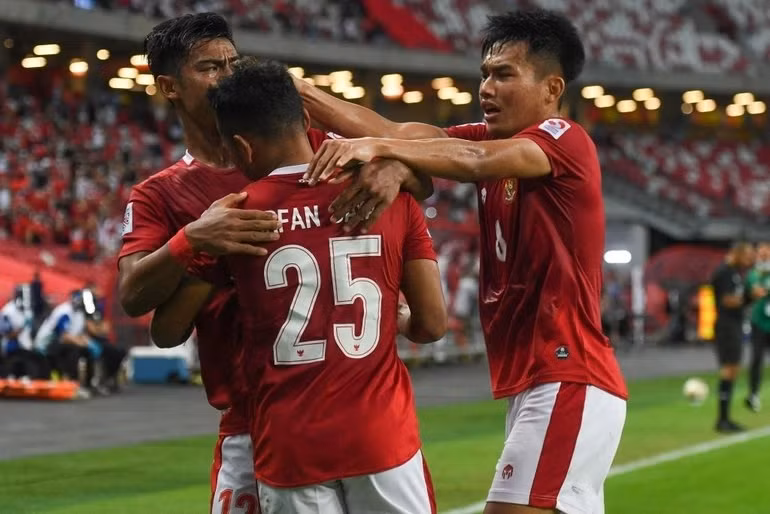 Indonesia mừng chiến thắng Malaysia 4-1.