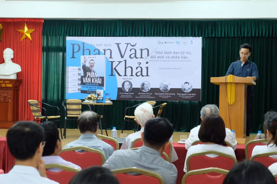 Buổi ra mắt sách "Phan Văn Khải - Nhà lãnh đạo kỹ trị, đổi mới và nhân hậu" Buổi ra mắt sách "Phan Văn Khải - Nhà lãnh đạo kỹ trị, đổi mới và nhân hậu"