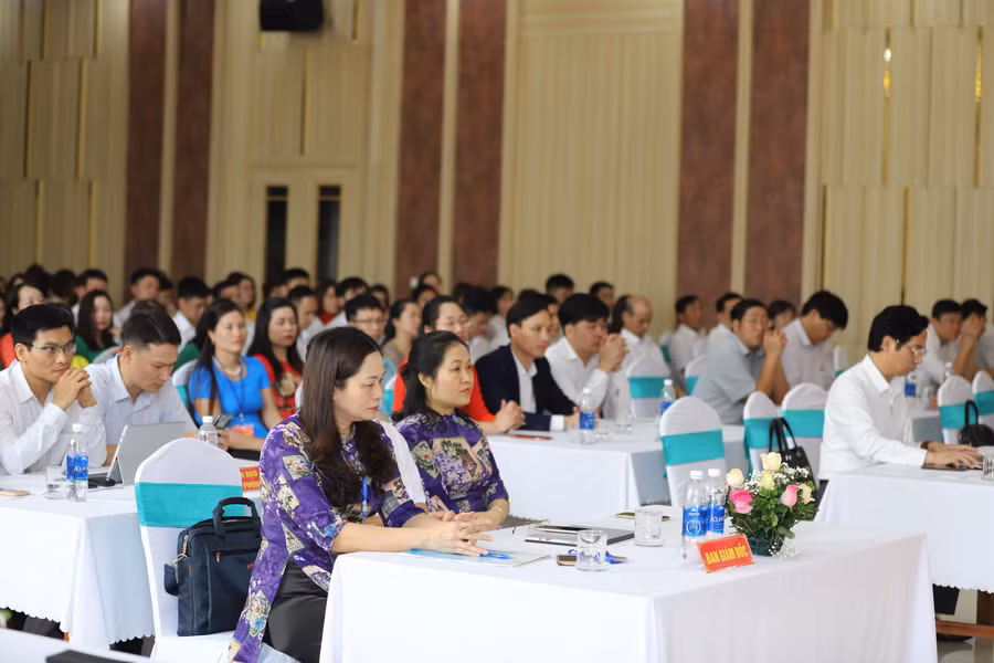 Nhiều hội nghị do Sở GD&amp;ĐT tỉnh Sơn La tổ chức đã lồng ghép chỉ đạo về công tác giáo dục đạo đức, lối sống cho học sinh.