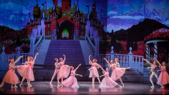 Xem múa ballet Hồ Thiên nga với công nghệ 3D 