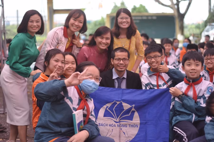 Sau 20 năm thực hiện chương trình 'Sách hóa nông thôn', đến nay ông Nguyễn Quang Thạch đã tạo nên ít nhất 30.000 tủ sách.