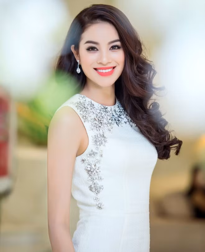 Hoa hậu Hoàn vũ Việt Nam 2015 được bạn bè quốc tế khen ngợi nhan sắc. Ảnh: Như Hoàn Ảnh Phạm Hương được yêu thích nhất ở Miss Universe