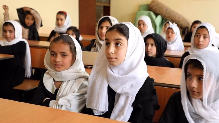 Trẻ em gái Afghanistan có nguy cơ ảnh hưởng tâm lý khi không được đến trường.