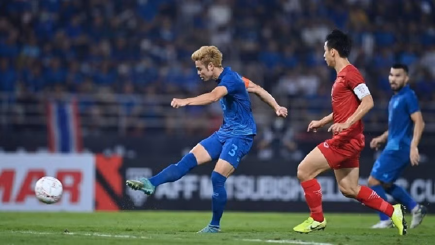 Theerathon Bunmathan ghi bàn vào lưới Việt Nam ở AFF Cup 2022.