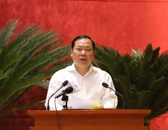 Ông Nguyễn Phi Long, Bí thư Tỉnh ủy Hoà Bình phát biểu tại hội nghị.
