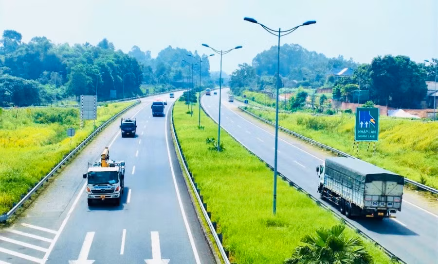 Xem xét mở rộng thêm làn đường trên cao tốc Cầu Giẽ - Ninh Bình