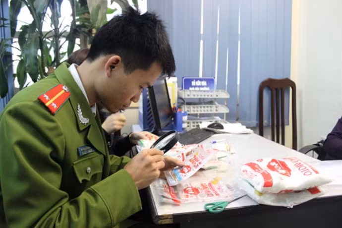Tất cả bột ngọt nguyên liệu đều là hàng trôi nổi, nhãn mác nhái do Trung Quốc sản xuất ANH-1