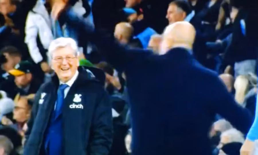 Hình ảnh HLV Roy Hodgson cười nhạo đồng nghiệp Pep Guardiola khi Crystal Palace cầm hoà ‘không tưởng’ trước Man City. Hình ảnh HLV Roy Hodgson cười nhạo đồng nghiệp Pep Guardiola khi Crystal Palace cầm hoà ‘không tưởng’ trước Man City.