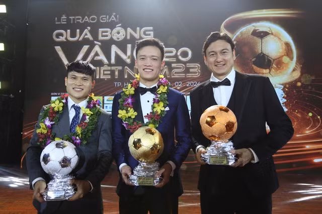Hoàng Đức, Tuấn Hải, Văn Lâm được vinh danh. Hoàng Đức, Tuấn Hải, Văn Lâm được vinh danh.