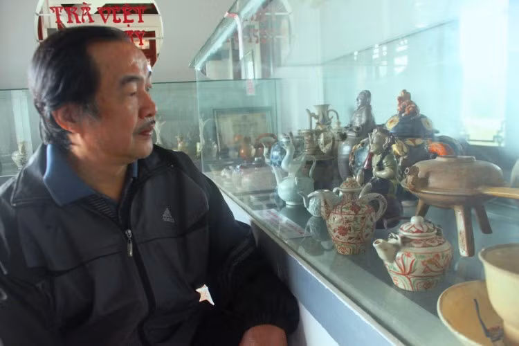 Bộ sưu tập ấm trà cổ rất quý hiếm của nhà sưu tập Mông Nông Vũ.